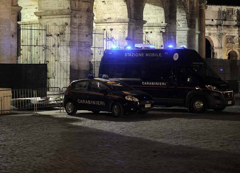 Colosseo, dagli scavi archeologici emerge il cranio di un cavallo medievale