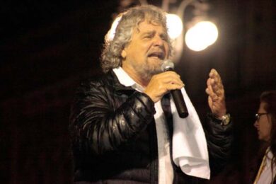 Lavoro, Grillo: dobbiamo scegliere che tipo di società vogliamo