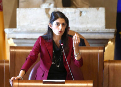 Stadio As Roma: l’M5S nel pallone. La base a Raggi. “Rispondiamo ai romani”