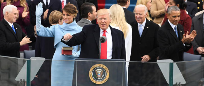 Trump, Melania in abito azzurro incanta Bill Clinton. Furia Hillary. FOTO