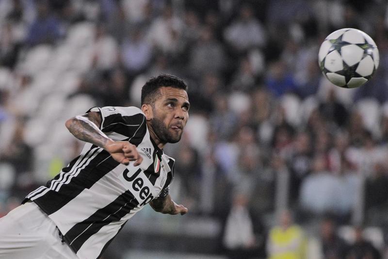 Juventus, Dani Alves piace in Cina. Mentre Hernanes…