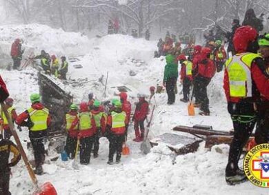 Rigopiano, lista dispersi: è un incubo. “Sotto si sente ancora qualcosa”