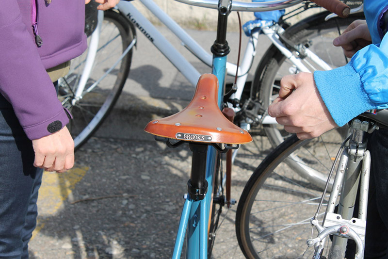 Livorno, i richiedenti asilo diventano riparatori di biciclette Livorno, i richiedenti asilo diventano riparatori di biciclette