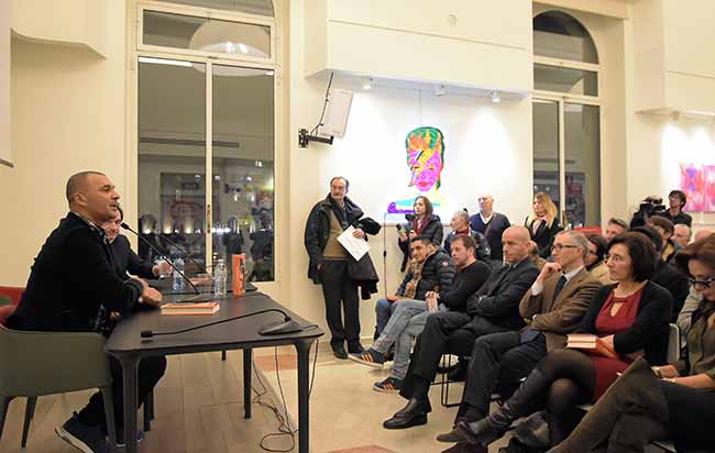 Ruud Gullit, dal calcio alla libreria: esce “Non guardare la palla” Ruud Gullit, dal calcio alla libreria: esce “Non guardare la palla”