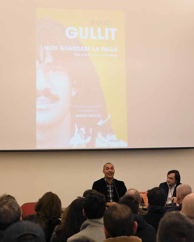 Ruud Gullit, dal calcio alla libreria: esce “Non guardare la palla” Ruud Gullit, dal calcio alla libreria: esce “Non guardare la palla”