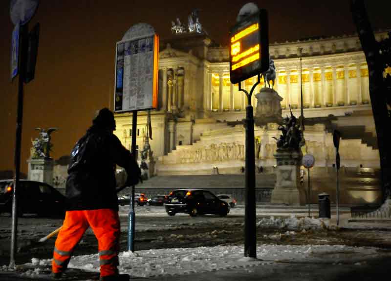 Roma diventa città glaciale: è freddo record. Dieci giorni a zero gradi Roma diventa città glaciale: è freddo record. Dieci giorni a zero gradi