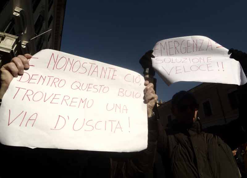 Terremoto, il giorno dell’ira davanti al Governo. “Montanari sì, fessi no” Terremoto, il giorno dell’ira davanti al Governo. “Montanari sì, fessi no”
