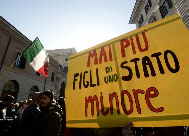 Terremoto, il giorno dell’ira davanti al Governo. “Montanari sì, fessi no” Terremoto, il giorno dell’ira davanti al Governo. “Montanari sì, fessi no”