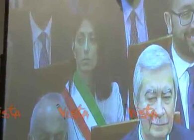 Raggi arriva in Cassazione per inaugurazione anno giudiziario, il volto tirato