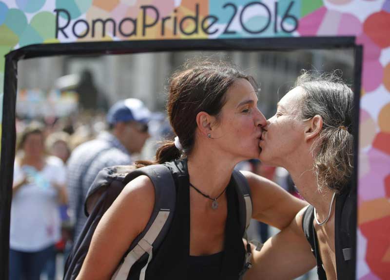 Roma Pride, la sfilata si farà sabato 10 giugno. Si punta al record Roma Pride, la sfilata si farà sabato 10 giugno. Si punta al record