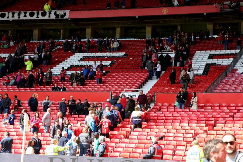 Manchester United, incendio all’Old Trafford
