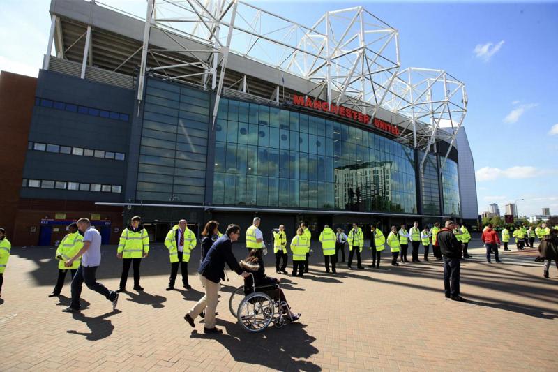 Manchester United, incendio all’Old Trafford