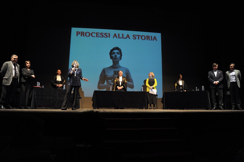 Incontri con la Storia: Oriana Fallaci colpevole o innocente? Il verdetto Incontri con la Storia: Oriana Fallaci colpevole o innocente? Il verdetto