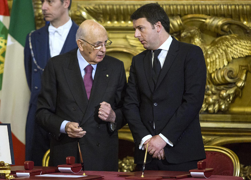 Napolitano dà il calcio dell’asino a Renzi Napolitano dà il calcio dell’asino a Renzi