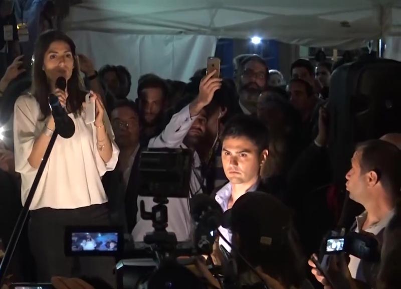 Raggi e l’M5S: “Votati all’autodistruzione, la democrazia interna è morta” Raggi e l’M5S: “Votati all’autodistruzione, la democrazia interna è morta”