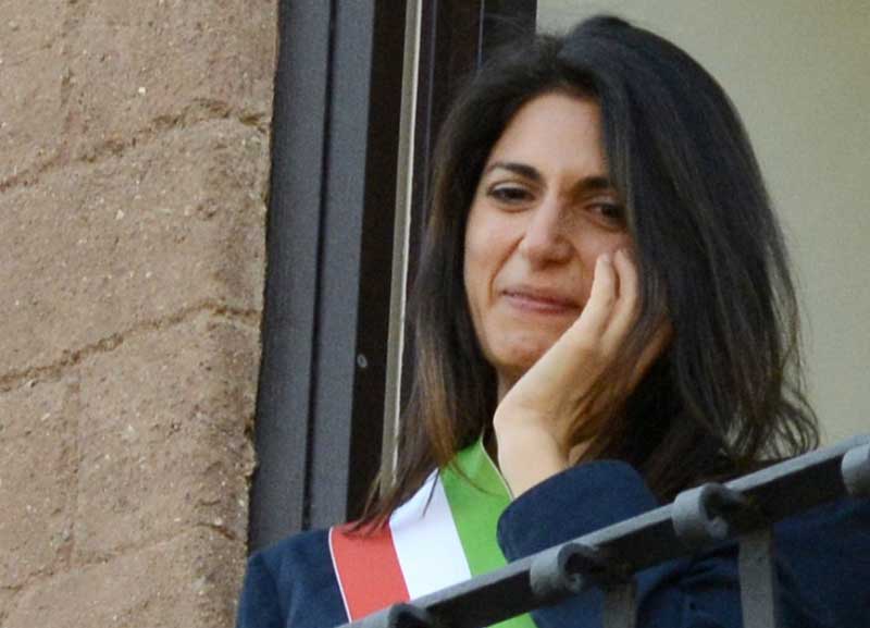 Raggi e l’M5S: “Votati all’autodistruzione, la democrazia interna è morta” Raggi e l’M5S: “Votati all’autodistruzione, la democrazia interna è morta”