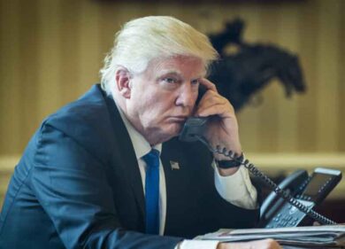 Trump, nuove sanzioni all’Iran per i test missilistici. Teheran in rivolta