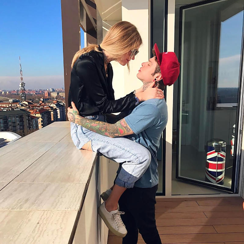 Chiara Ferragni e Fedez, i Beckham, Gigi Hadid e Zayn Malik: l’amore è social Chiara Ferragni e Fedez, i Beckham, Gigi Hadid e Zayn Malik: l’amore è social