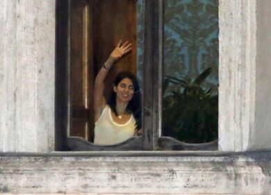 Per la Raggi un bouquet di fiori in Comune da un ammiratore anoninmo