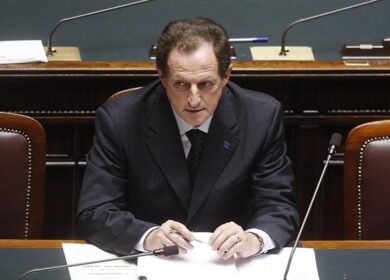 Mantovani, Regione ritira la costituzione di parte civile. M5S: “Scandaloso”