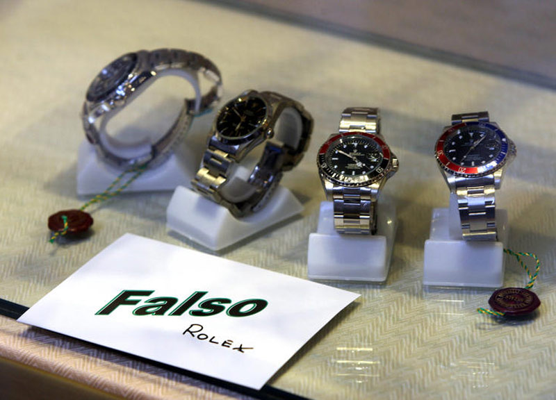 Boccea, scoperto paradiso del “fac-simile”: denunciati tre egiziani Boccea, scoperto paradiso del “fac-simile”: denunciati tre egiziani