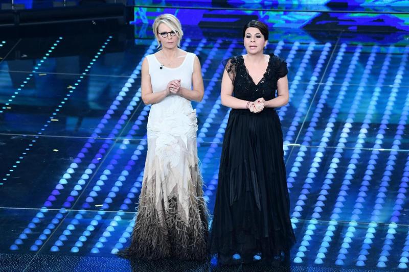 Sanremo 2017: Geppy Cucciari difende le donne, “Je suis patata bollente” Sanremo 2017: Geppy Cucciari difende le donne, “Je suis patata bollente”