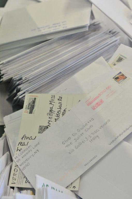 San Valentino, il fascino intramontabile di scrivere una vera lettera d’amore