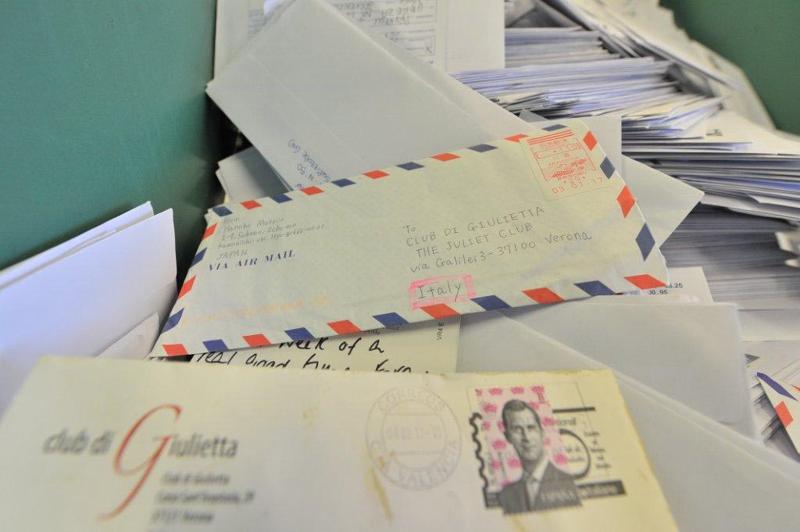 San Valentino, il fascino intramontabile di scrivere una vera lettera d’amore