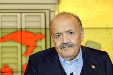 Sanremo, Costanzo: bacio tra Maria De Filippi e Williams cavalcato dai media