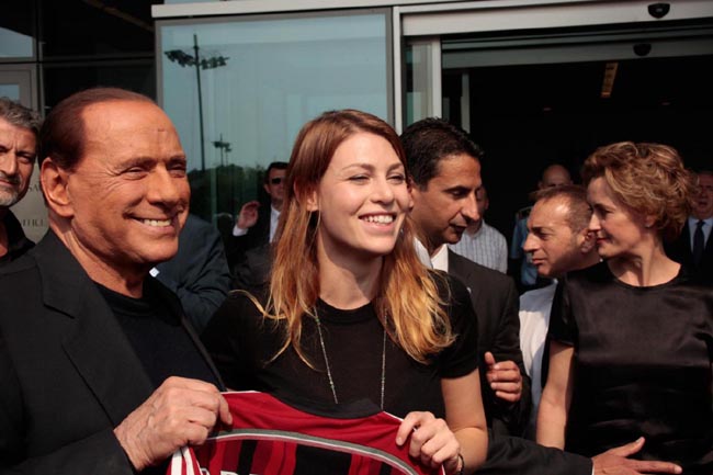Milan closing, tv di stato cinese conferma: “Berlusconi, cessione del 99,9%” Milan closing, tv di stato cinese conferma: “Berlusconi, cessione del 99,9%”
