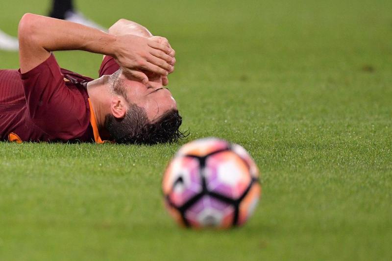 Roma, Florenzi operato: “In campo tra 5 mesi”. Mariani: “C’è sfortuna” Roma, Florenzi operato: “In campo tra 5 mesi”. Mariani: “C’è sfortuna”