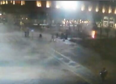 Duomo, è (anche) allarme sicurezza. Palme bruciate: ecco chi è stato. VIDEO