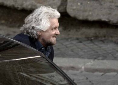 Beppe Grillo show: “A Roma abbiamo contro Governo e Regione”. L’accusa