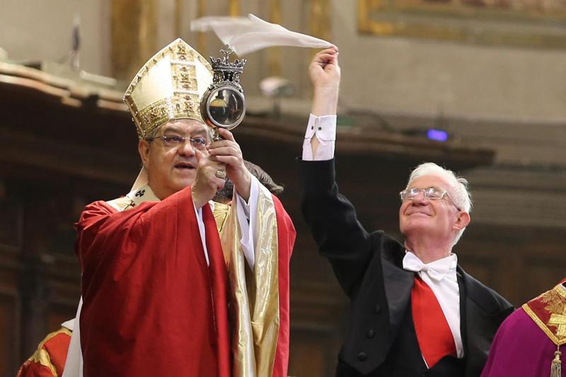 Napoli, curia agitata dai festini gay. Il cardinale Sepe sospende un parroco Napoli, curia agitata dai festini gay. Il cardinale Sepe sospende un parroco