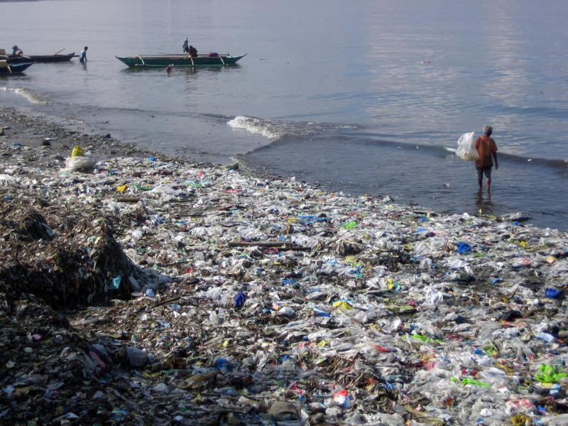 Ambiente, allarme oceani: un ‘mare’ di micro-particelle di plastica Ambiente, allarme oceani: un ‘mare’ di micro-particelle di plastica