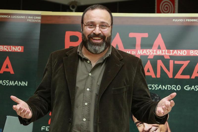 Beata Ignoranza: Giallini-Gassmann scontro social. Le clip di Affari sul film