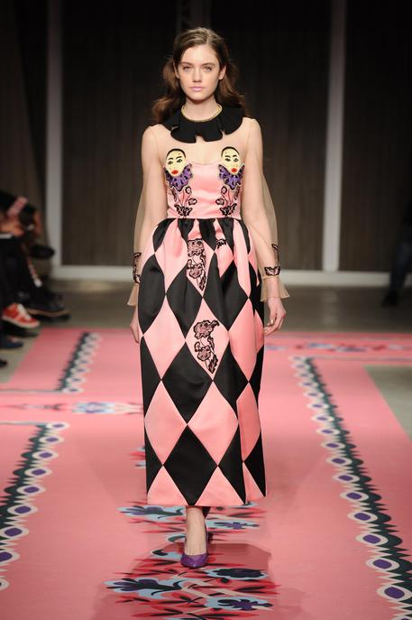 Fashion Week: Prada femminista, Moschino ricicla. Oggi Diesel e Versace. FOTO