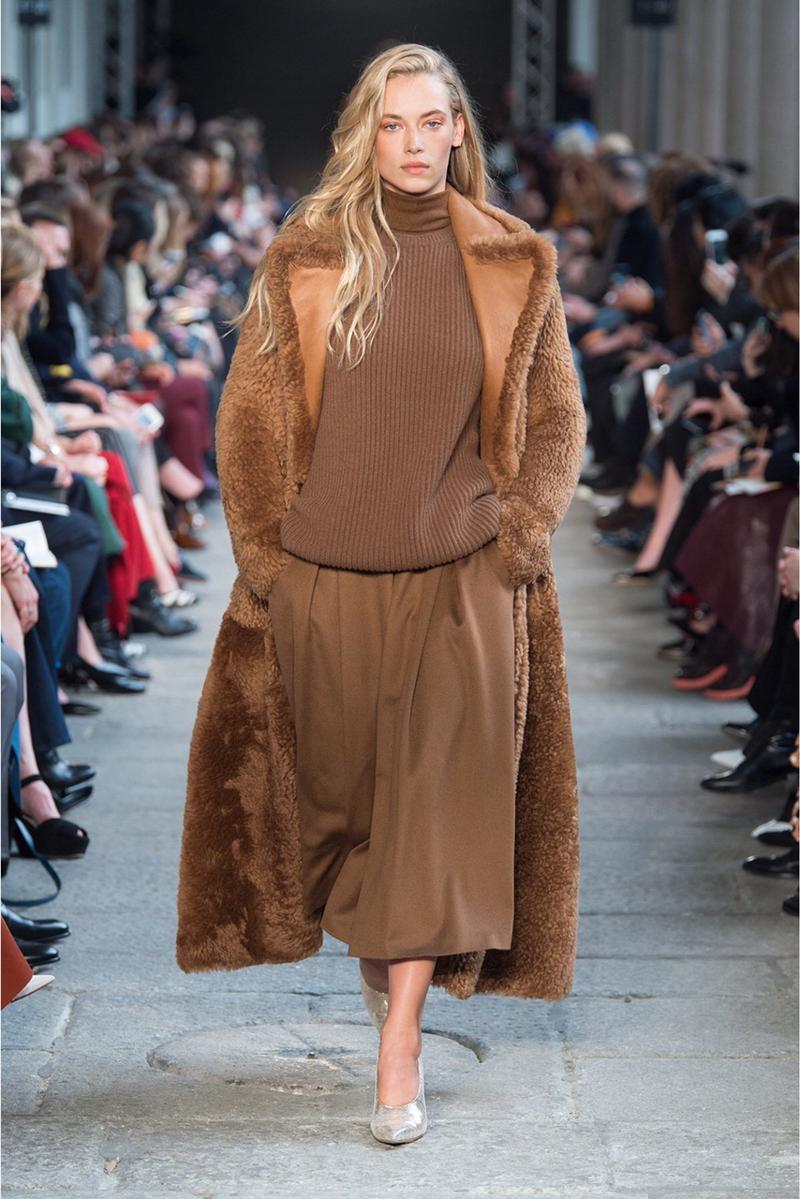 Fashion Week: Prada femminista, Moschino ricicla. Oggi Diesel e Versace. FOTO