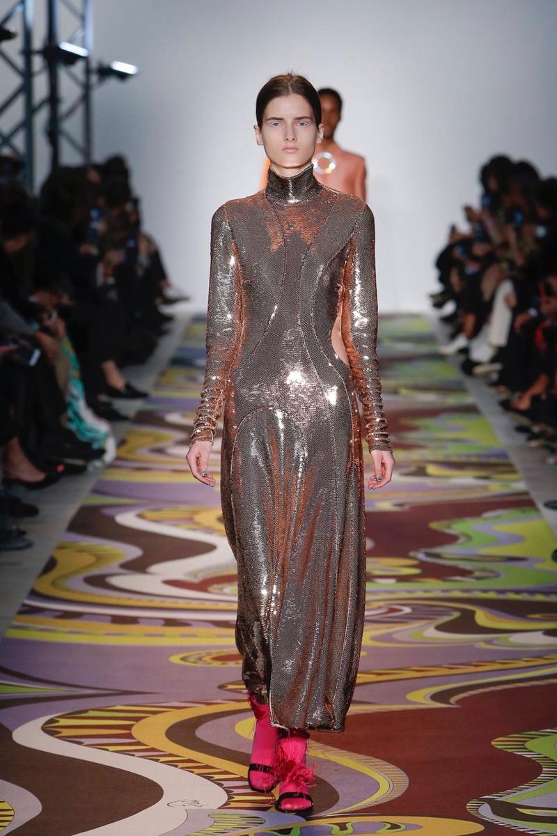 Fashion Week: Prada femminista, Moschino ricicla. Oggi Diesel e Versace. FOTO