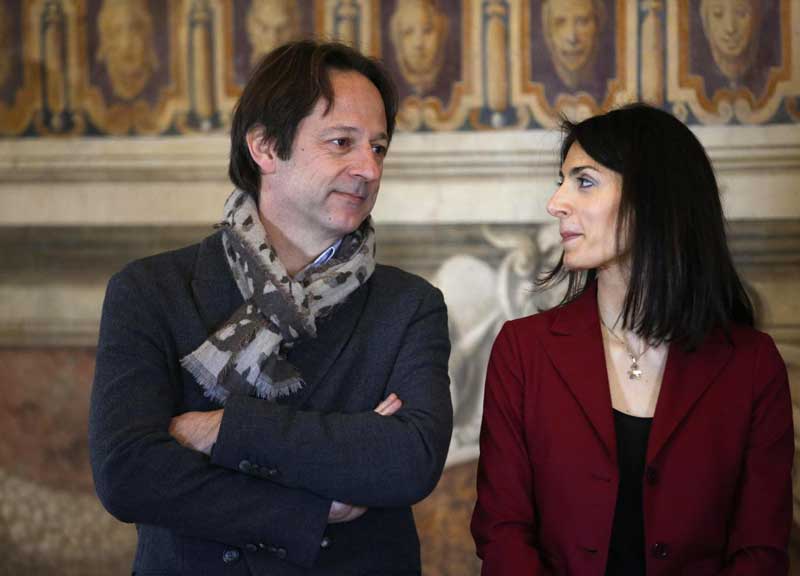 Raggi dimessa dal San Filippo Neri. Stadio della Roma, assedio al Campidoglio