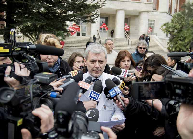 Virginia Raggi ricoverata in ospedale. “Stanchezza da stress”. Paura M5S