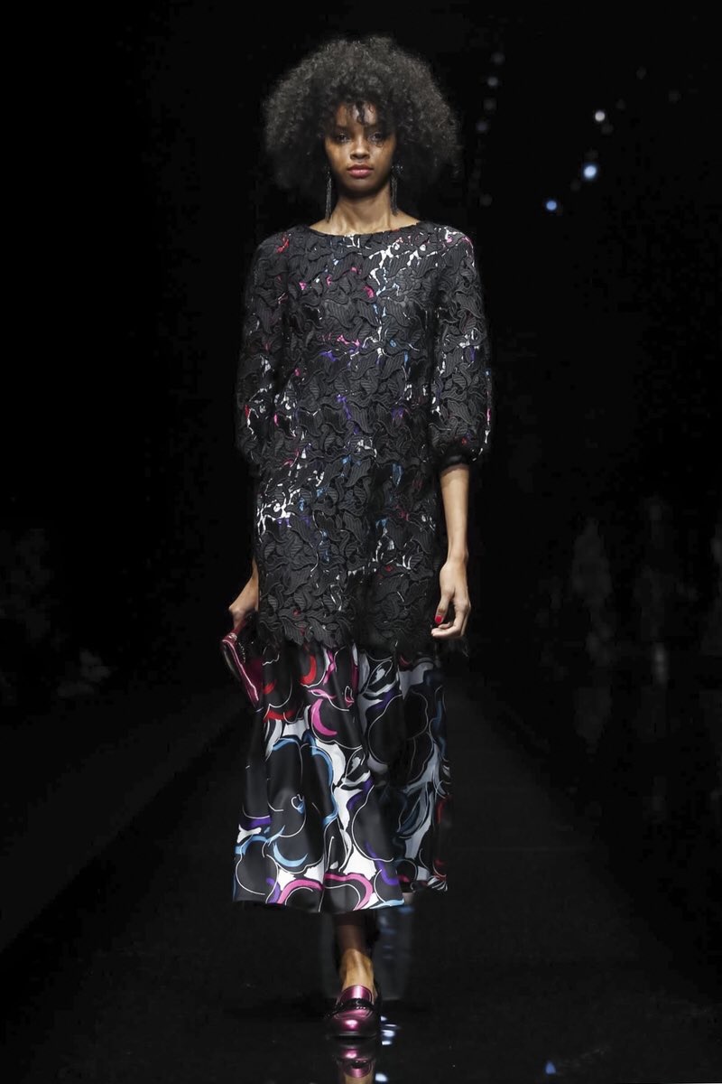 Mfw: Armani rivoluzione, Versace rock. Weekend per runners. Le foto