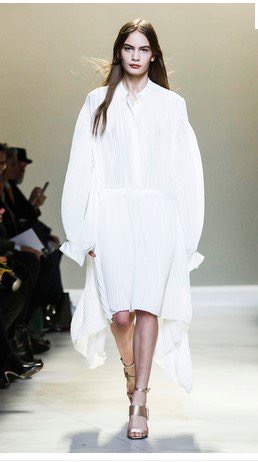 Mfw: Armani rivoluzione, Versace rock. Weekend per runners. Le foto
