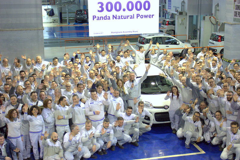 Panda : a Pomigliano prodotta la Natural Power numero 300 mila Panda : a Pomigliano prodotta la Natural Power numero 300 mila