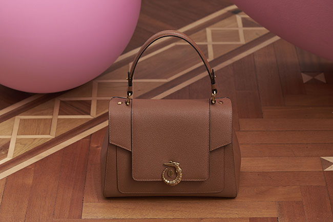 Trussardi rilancia i capi icona che hanno reso grande il brand. Foto