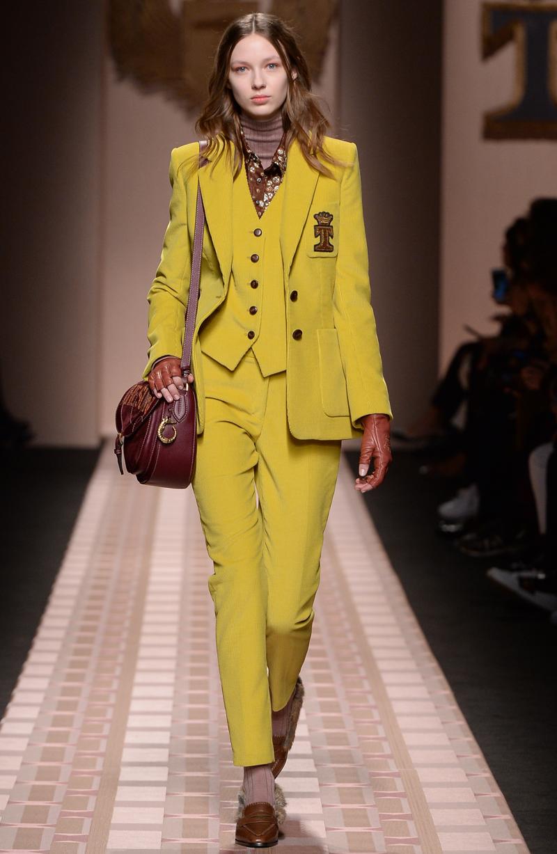 Trussardi rilancia i capi icona che hanno reso grande il brand. Foto