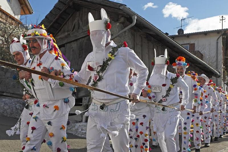 Carnevale, affare per mille imprese. Milano, ricavi per 12 milioni Carnevale, affare per mille imprese. Milano, ricavi per 12 milioni