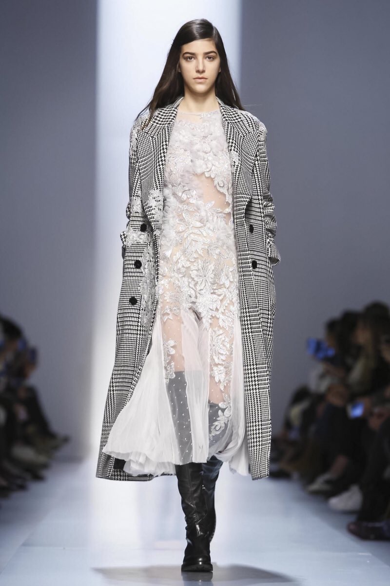 Elisabetta Franchi, Simonetta Ravizza e Scervino incantano. Chiude oggi la MFW