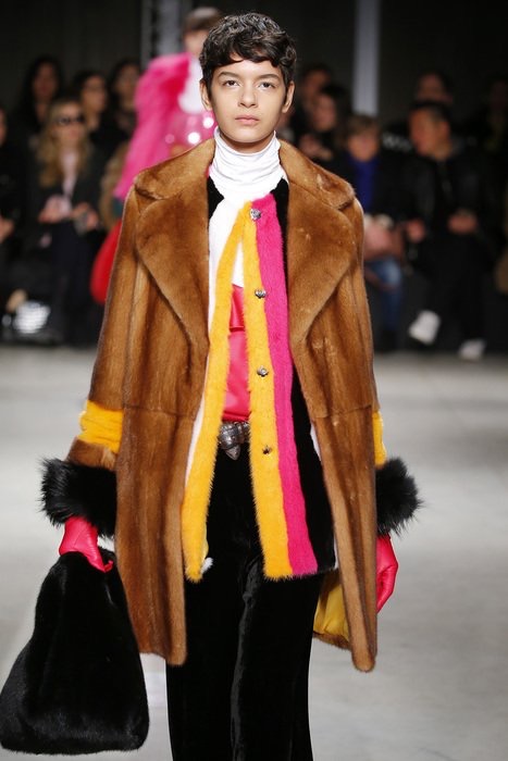 Elisabetta Franchi, Simonetta Ravizza e Scervino incantano. Chiude oggi la MFW