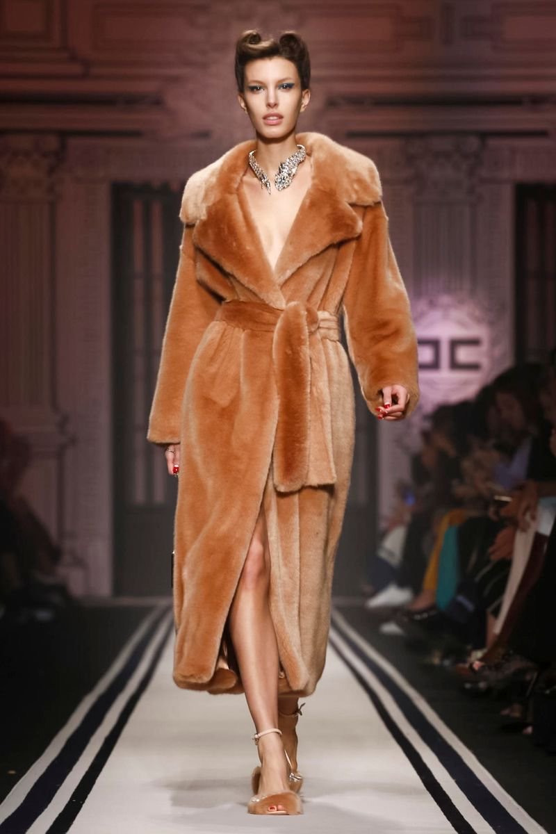 Elisabetta Franchi, Simonetta Ravizza e Scervino incantano. Chiude oggi la MFW